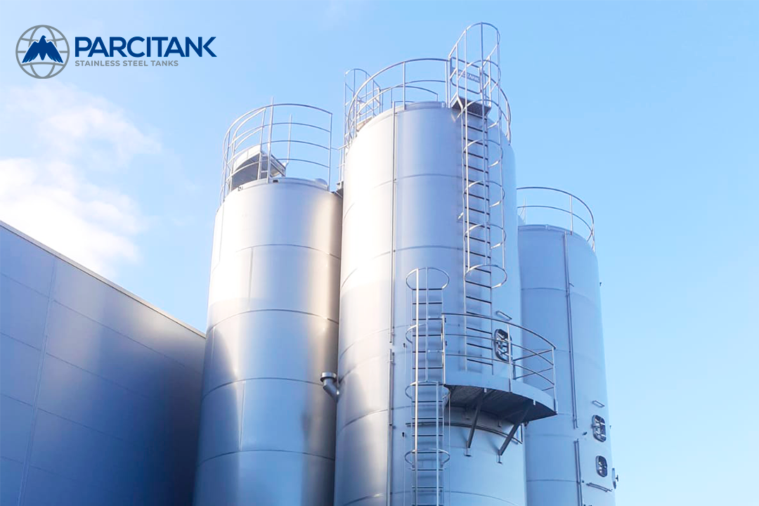 Parcitank conçoit, fabrique et installe de nouveaux réservoirs pour les copeaux de plastique.