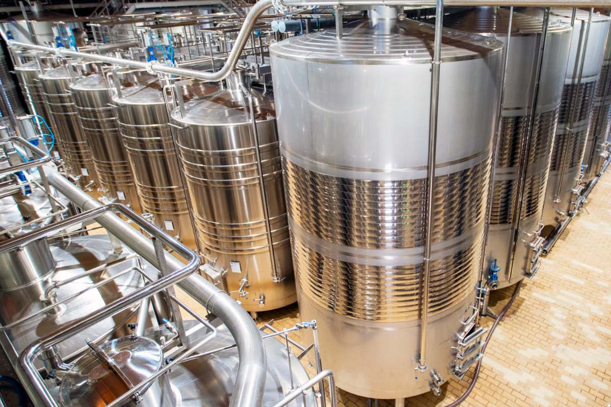 Cuves à vin et installations en acier inoxydable : une valeur sûre pour la qualité, l'efficacité et la tradition
