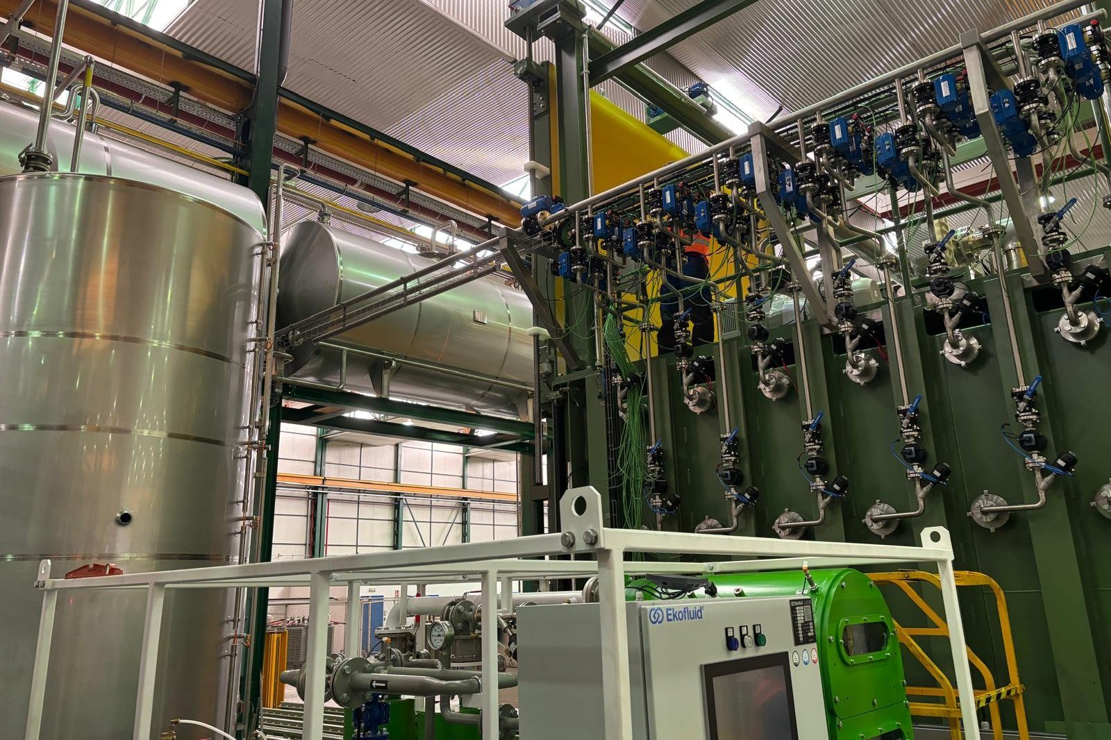 Parcitank avanza en la instalación de depósitos industriales de aceites minerales para el sector eléctrico