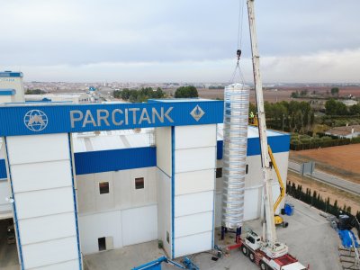Lifting a 24-metre industrial tank: engineering, precision and safety |PARCITANK, S.A.|