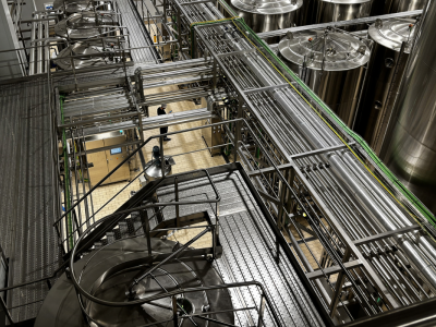 Stainless steel tanks and complete installations for industrial plants